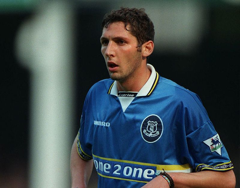 Marco Materazzi nổi tiếng với những pha chọc tức