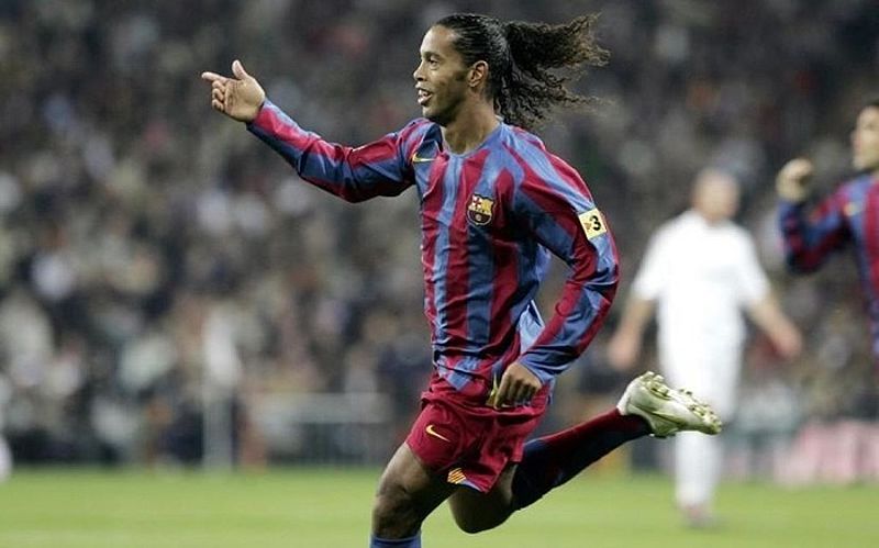 Ronaldinho - cầu thủ nổi tiếng với kỹ thuật điêu luyện